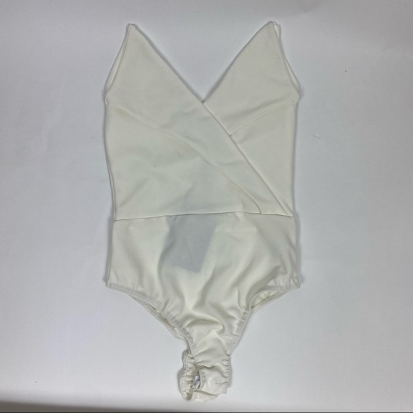 Pretty Little Thing White Tux Detail Bodysuit - Picture 7 of 15